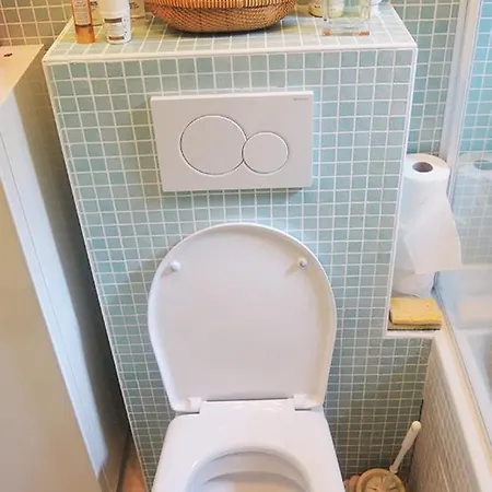 Stylish Flat With Balcony Facing South 4* Paris