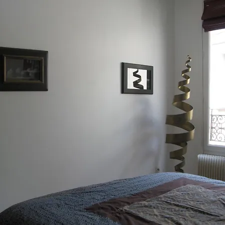 Maison d'hôtes Stylish Flat With Balcony Facing South 4*