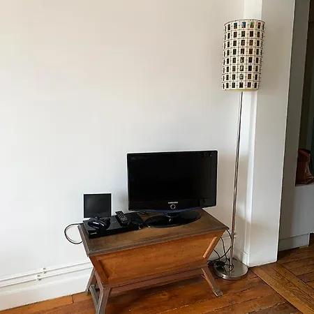 Stylish Flat With Balcony Facing South Maison d'hôtes