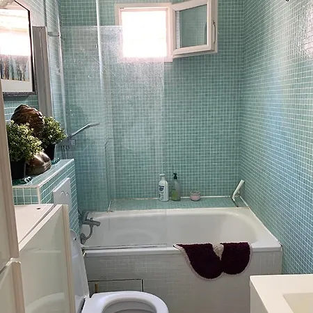 Stylish Flat With Balcony Facing South 4* Paris