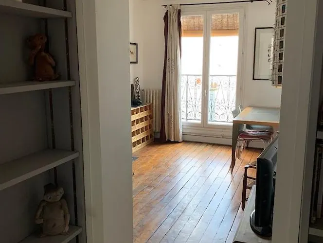 Casa de hóspedes Stylish Flat With Balcony Facing South 4*