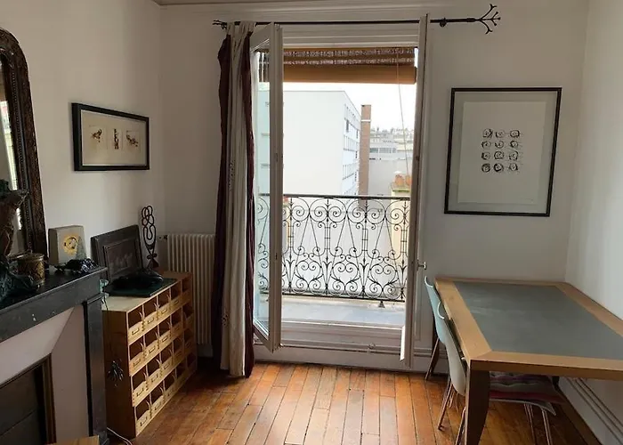 Stylish Flat With Balcony Facing South Casa de hóspedes