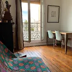 Stylish Flat With Balcony Facing South 4* Paris
