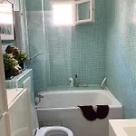 Stylish Flat With Balcony Facing South 4* Paris