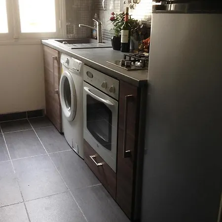 Pensión Stylish Flat With Balcony Facing South