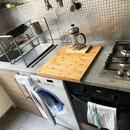 Pensión Stylish Flat With Balcony Facing South