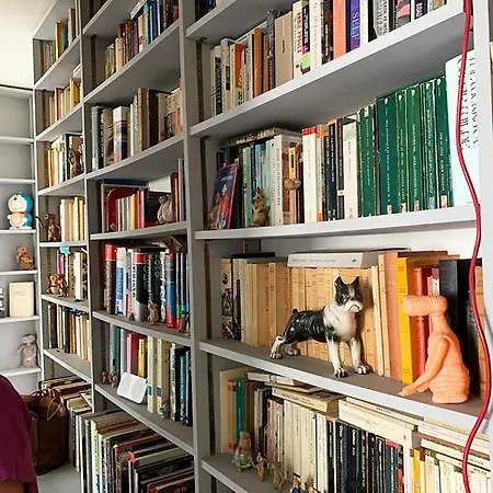 Stylish Flat With Balcony Facing South 4* París