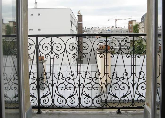 Stylish Flat With Balcony Facing South 4*