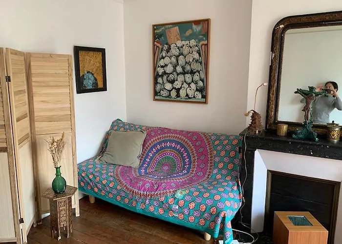 Stylish Flat With Balcony Facing South 4* Párizs