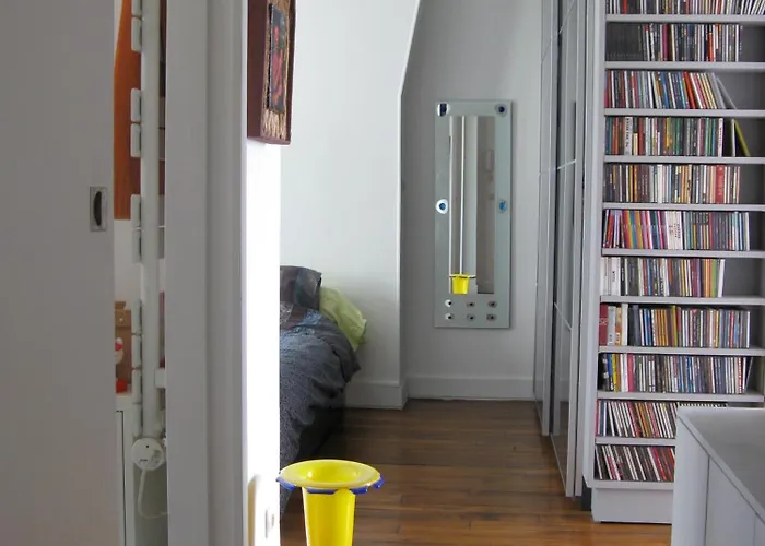 Stylish Flat With Balcony Facing South Vendégház 4*