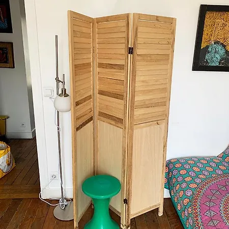 Stylish Flat With Balcony Facing South Guest house Paris