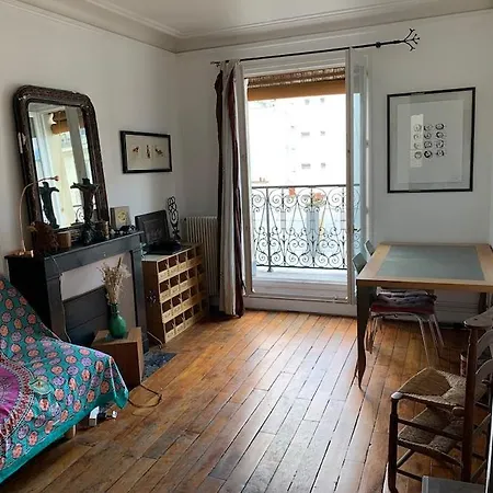 Stylish Flat With Balcony Facing South Guest house