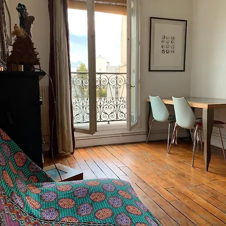 Stylish Flat With Balcony Facing South * Paris