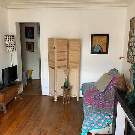 Guest house Stylish Flat With Balcony Facing South