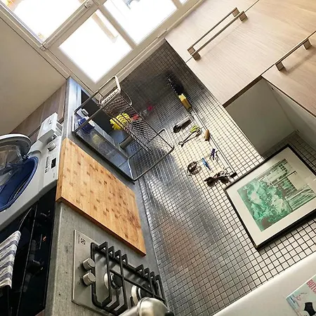 Stylish Flat With Balcony Facing South 巴黎