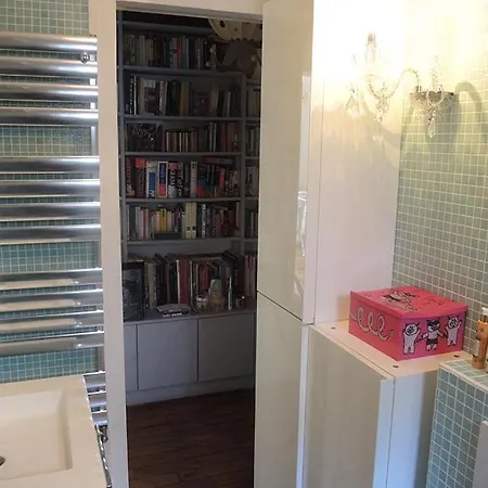 Stylish Flat With Balcony Facing South 巴黎