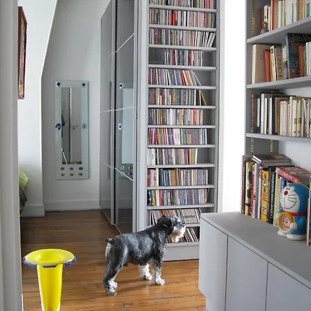 Stylish Flat With Balcony Facing South *