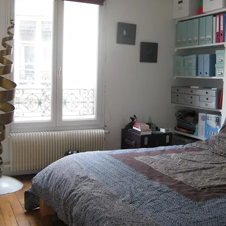 Stylish Flat With Balcony Facing South *