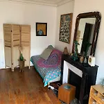Stylish Flat With Balcony Facing South Gasthof Paris